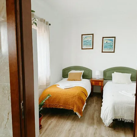 Guest house Donothing House - - Baleal