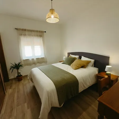 Donothing House - - Baleal Guest house *