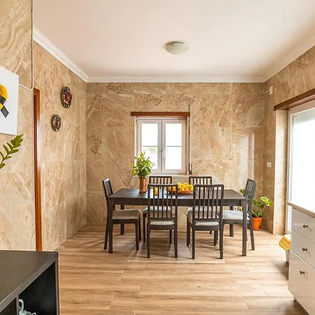 Donothing House - - Baleal Guest house *