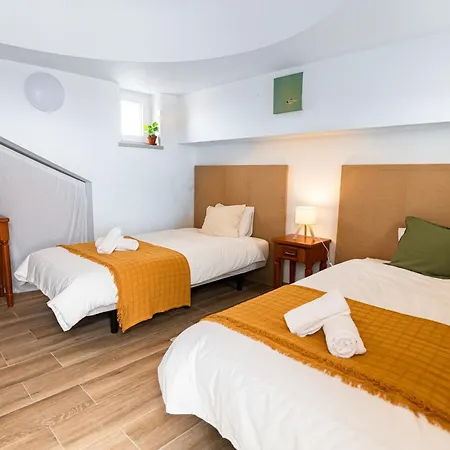 Donothing House - - Baleal Guest house *