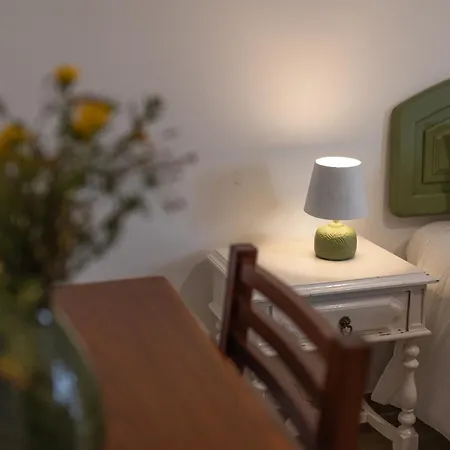 Donothing House - - Baleal Guest house *