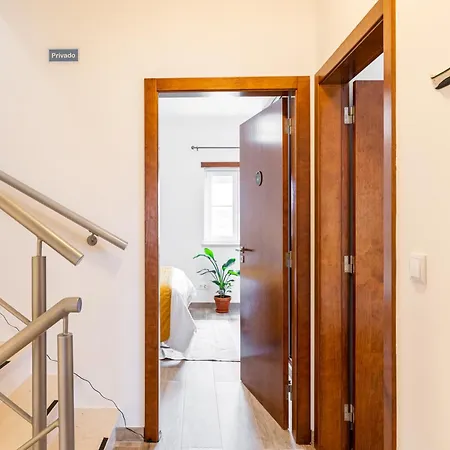 Donothing House - - Baleal Guest house *